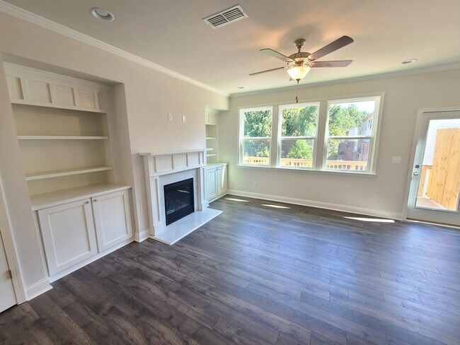 Building Photo - 3 Bed and 3 Bath Brand new ready for move-...