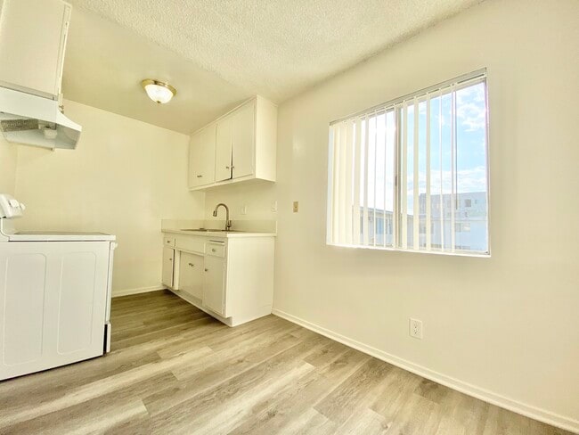 Foto del edificio - 15525 Nordhoff St