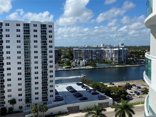 Building Photo - 3001 S Ocean Dr