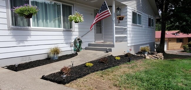 Building Photo - 105 Adams Ct