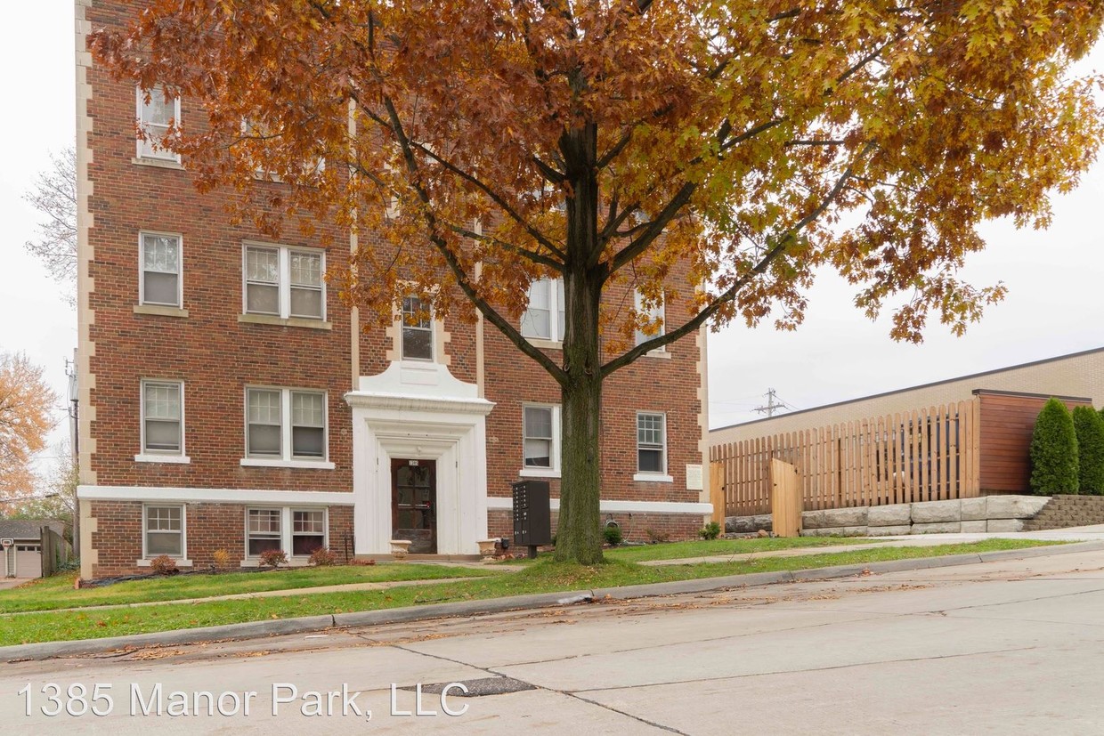 Primary Photo - 1385 Manor Park Ave