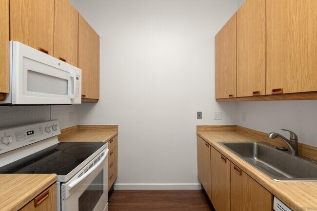 Foto del edificio - 8310 Regents Rd