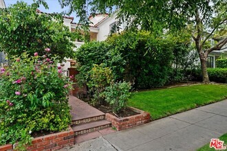 Building Photo - 205 S Reeves Dr
