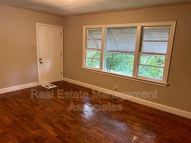 Foto del edificio - 1221 W Broad St