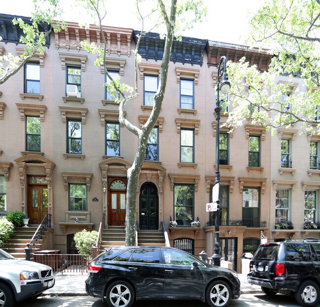 Foto del edificio - 410 1/2 Clinton St