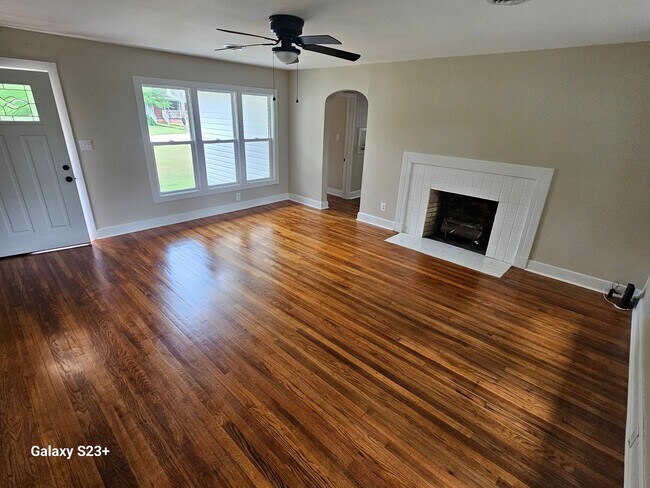 Foto del edificio - 1708 Clarkson Ave
