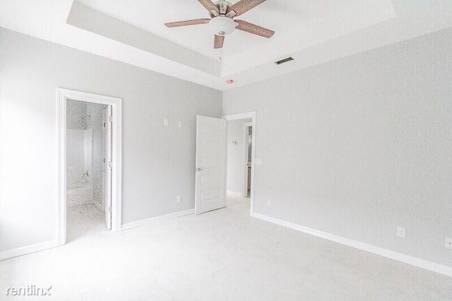 Building Photo - 2 br, 2 bath  - 2703 Larkspur Ave