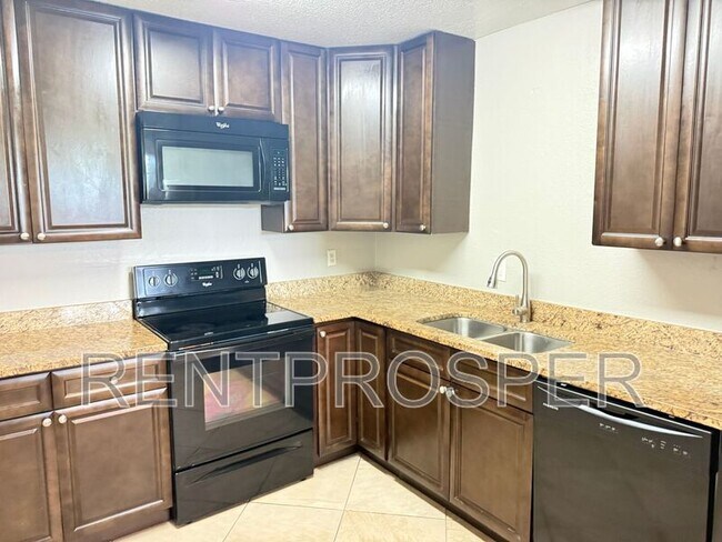 Foto del edificio - 4022 Versailles Dr