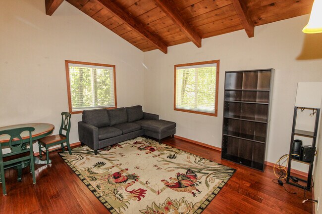 Foto del edificio - 40157 Highland Rd