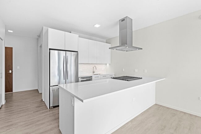 Building Photo - 6 E Huron St