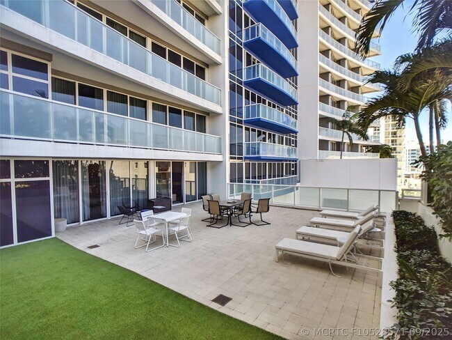 Foto del edificio - 3101 Bayshore Dr