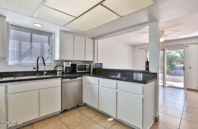 Foto del edificio - 10421 E Silvertree Dr