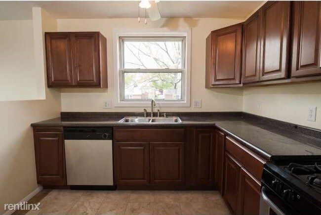 Building Photo - 2 br, 2 bath  - 7611 Langdon St # 2