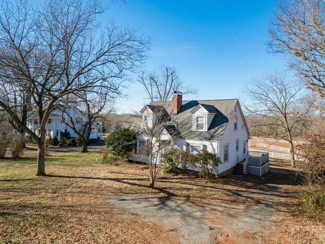 Foto del edificio - 223 N Main St