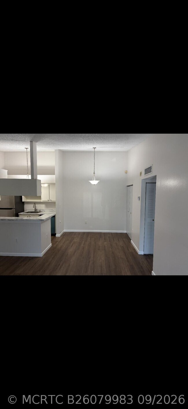 Foto del edificio - 905 NE 199th St