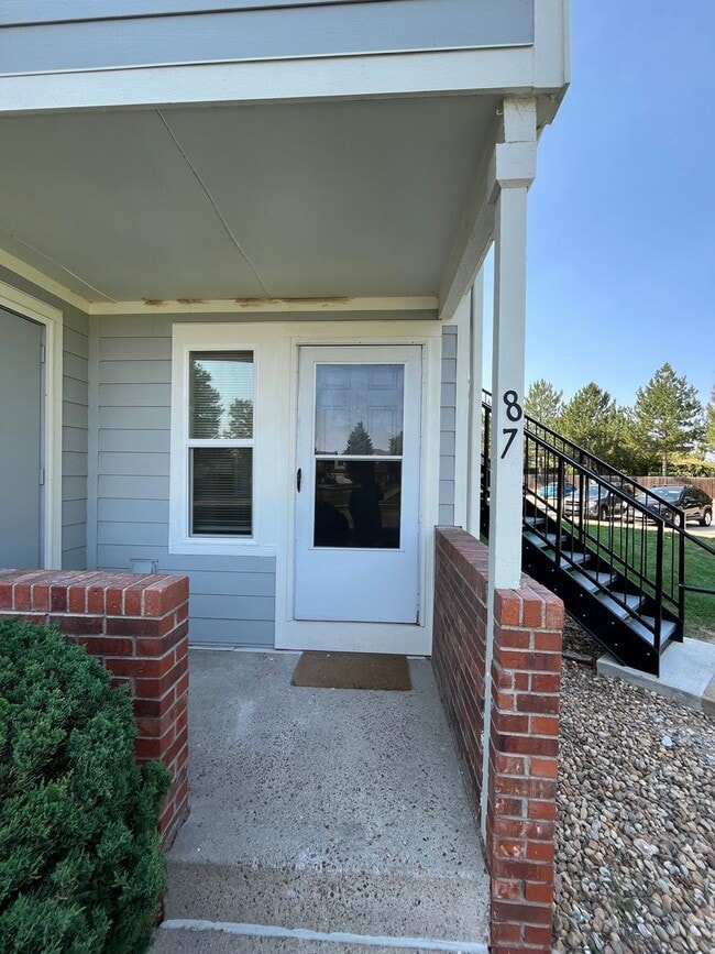 Building Photo - Fully Remodeled 2 Bed / 1 Bath Condo in Pr...