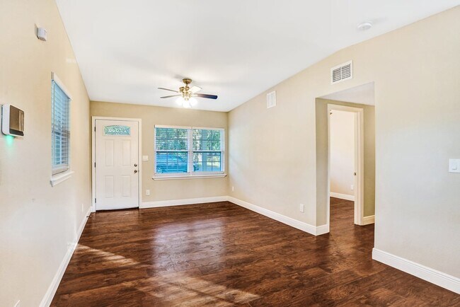 Building Photo - 224 Murry Dr