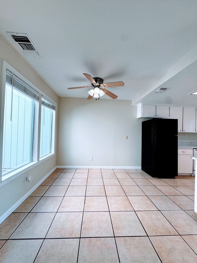 Building Photo - 10453 Sierra Crst Dr