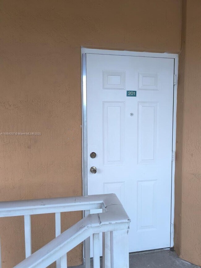 Foto del edificio - 7050 NW 177th St