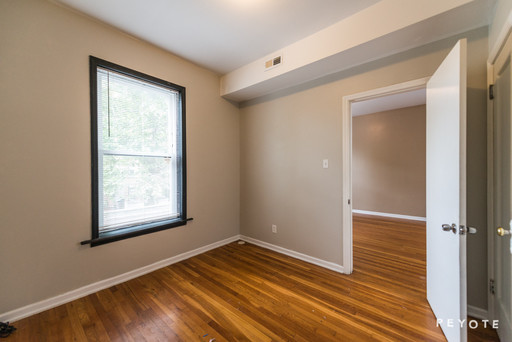 Building Photo - 6215 S Rhodes Ave
