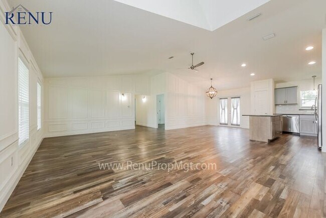 Foto del edificio - Available Now!