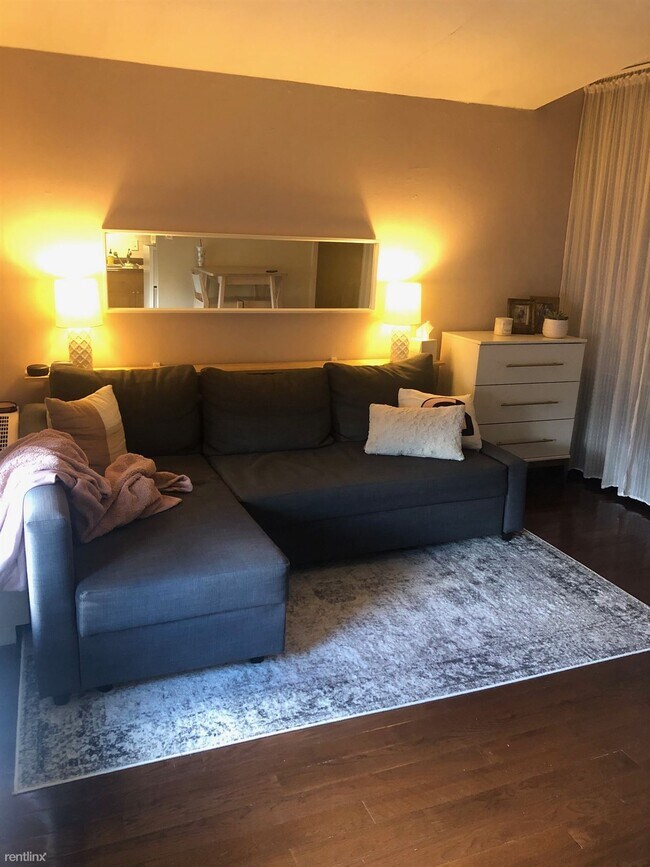 Foto del edificio - Studio, 1 bath  - 1122 Spruce St Apt 2D