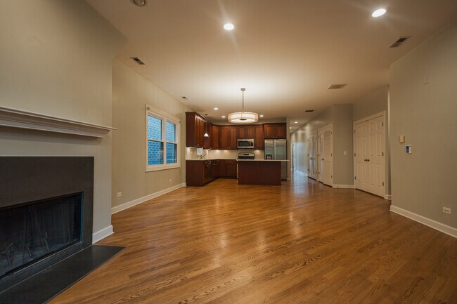 Building Photo - 1527 N Hudson Ave