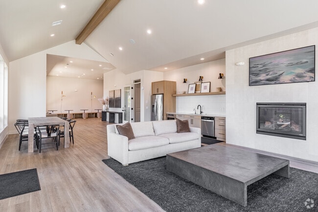 Clubhouse - Woodburn West Apartment Homes