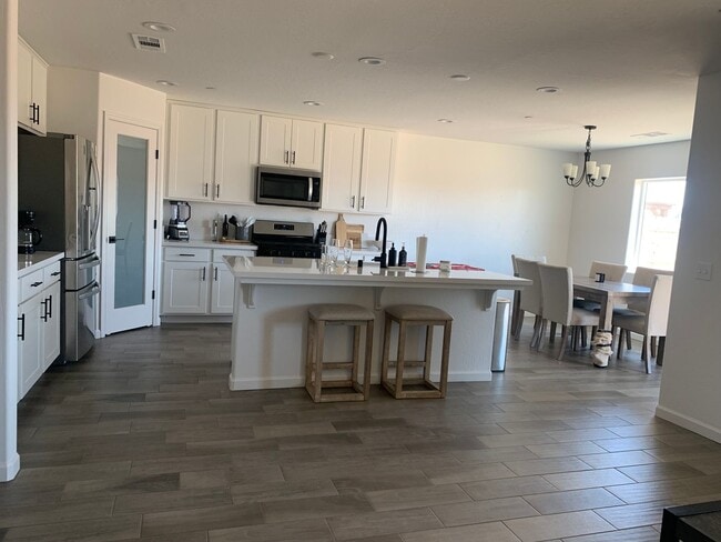Foto del edificio - 3 BR 2 BA Available Now