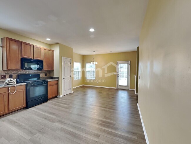 Building Photo - 812 Redland Dr