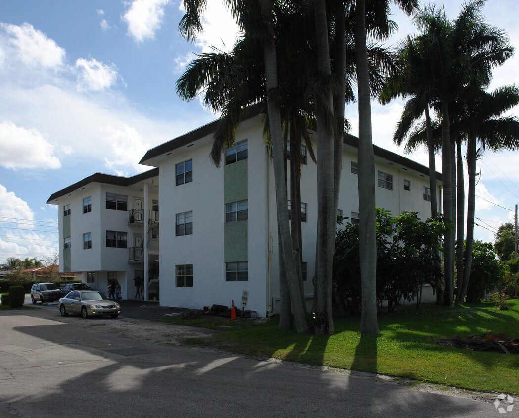 Primary Photo - King Arthur Apartments