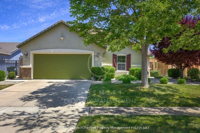 Building Photo - 4 Bedroom, 2 bathroom home with fenced yard