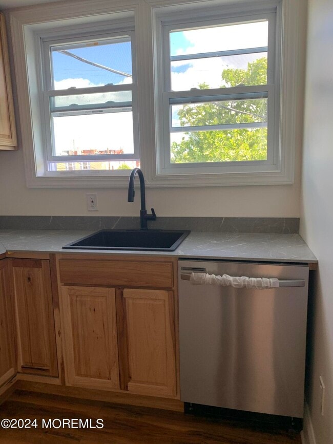 Building Photo - 706 2nd Ave