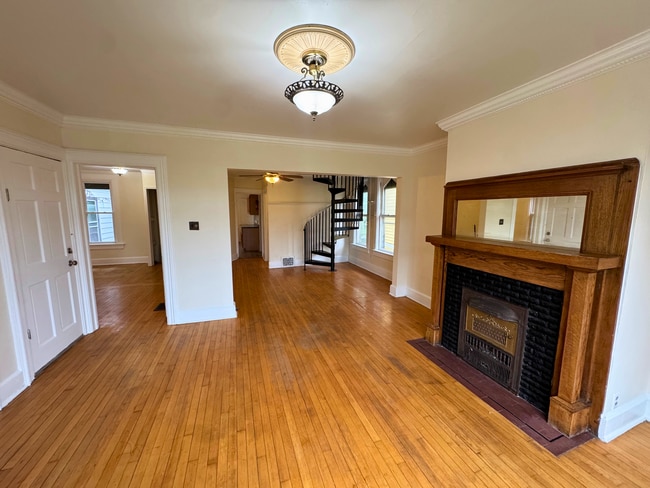 Building Photo - 804 E Kewaunee St