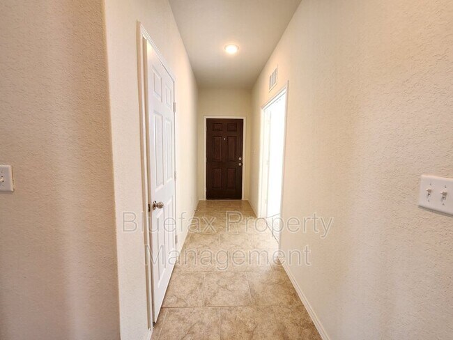 Foto del edificio - 10367 Braunig