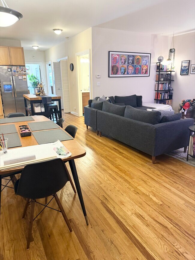 Foto del edificio - 3349 N Clark St