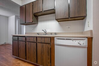 2BR, 1BA - 900SF - The Grove
