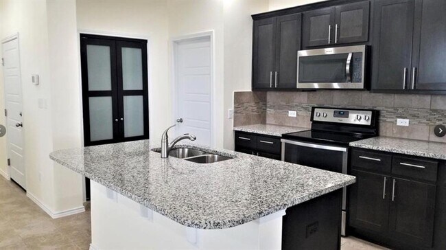 Foto del edificio - 704 Carillion Dr