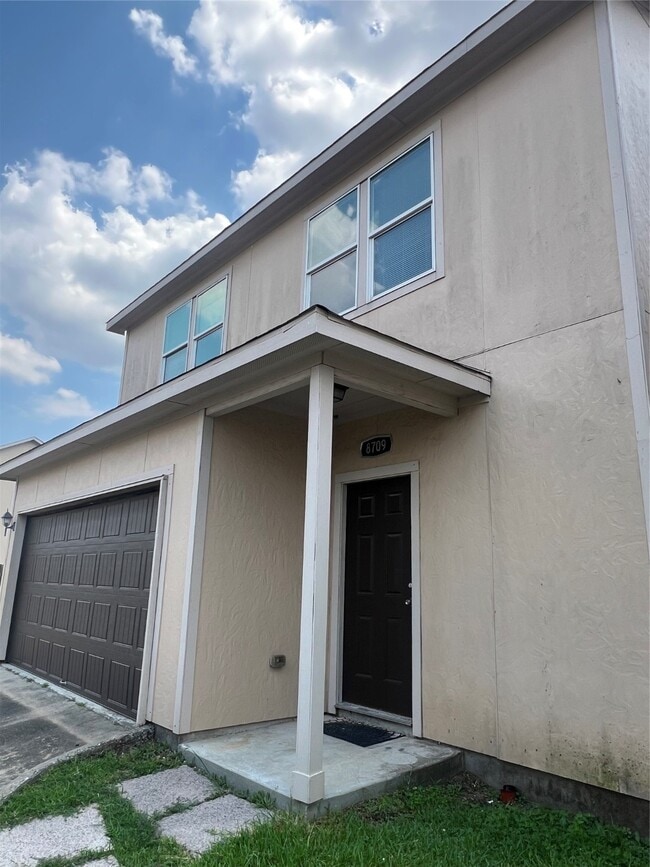 Building Photo - 8709 San Rocco St