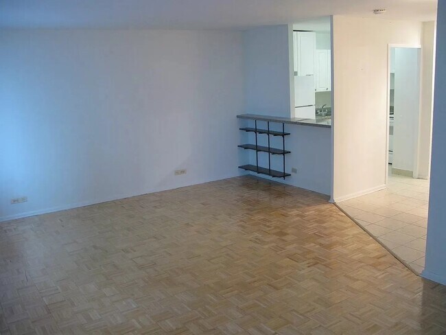 Foto del edificio - 4250 N Marine Dr