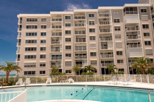 Foto del edificio - ** LUXURY BEACHFRONT LIVING AT NAPLES CONT...