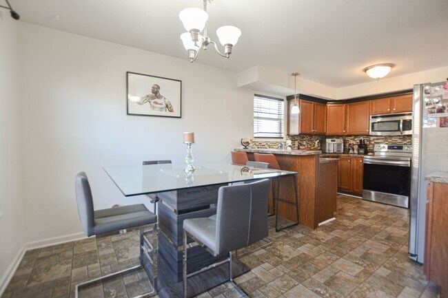 Foto del edificio - Pet Friendly Three Bedroom!