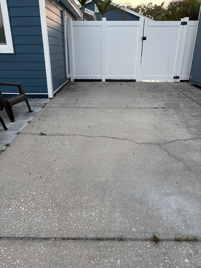 Parking spot (1) - 3425 16th St N