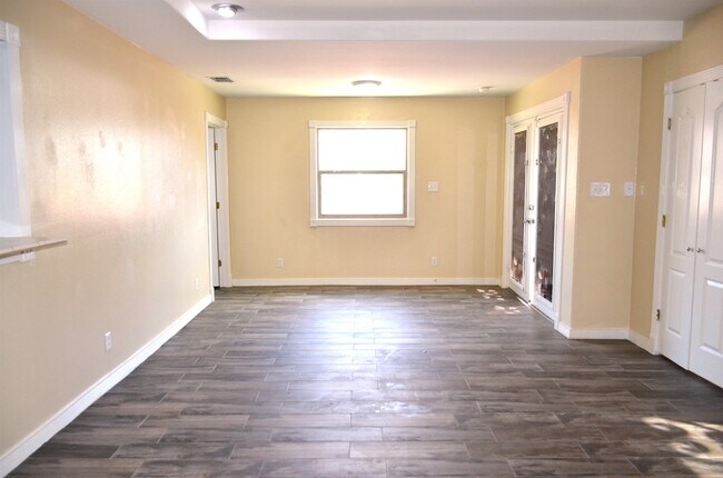 Foto del edificio - 308 E Olive St