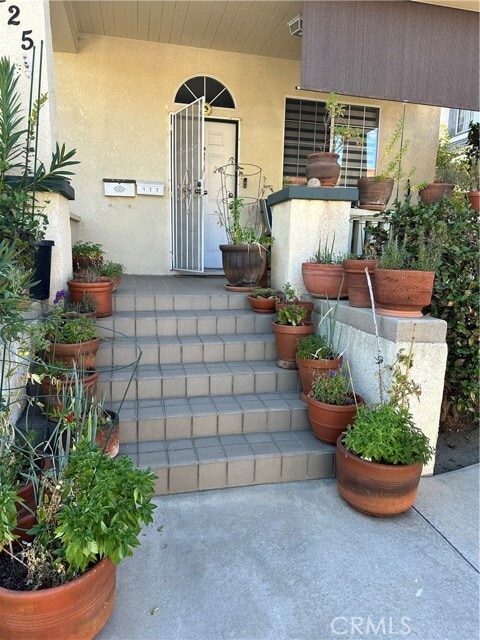 Building Photo - 125 N Marguerita Ave