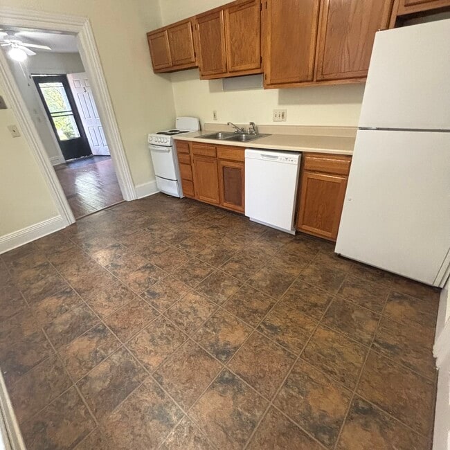 Building Photo - 718 W Ionia St