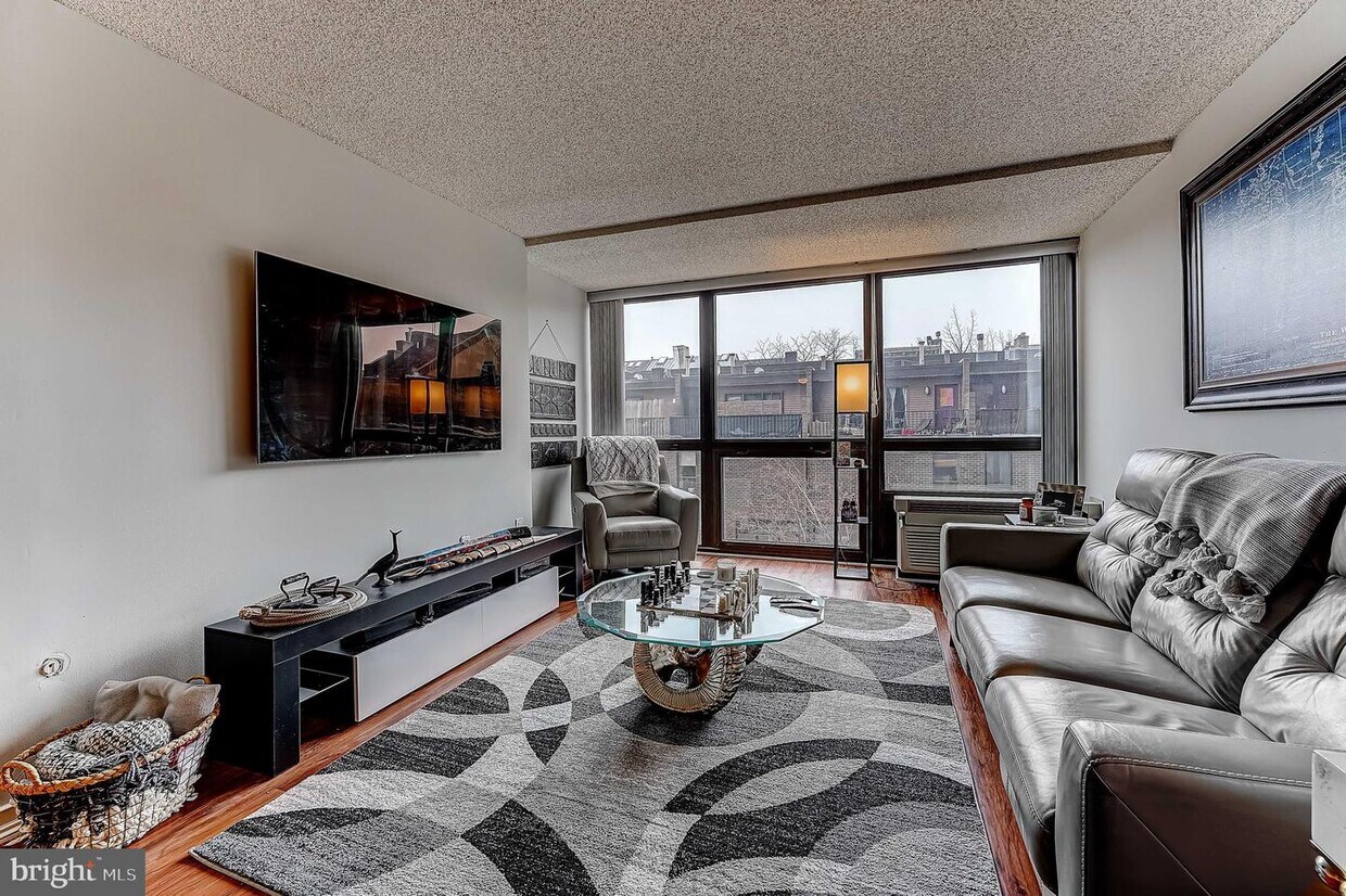 Foto principal - 241 S 6th St
