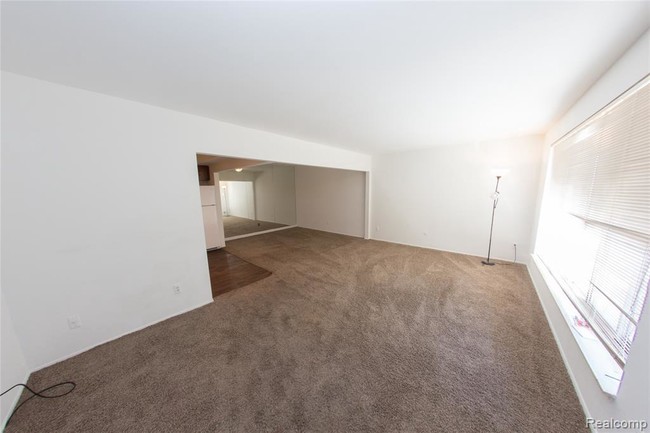 Building Photo - 29833 City Center Dr