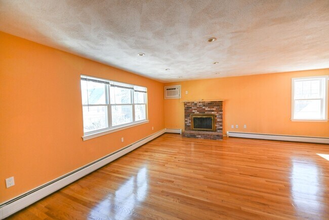 Building Photo - 46 Marlboro St