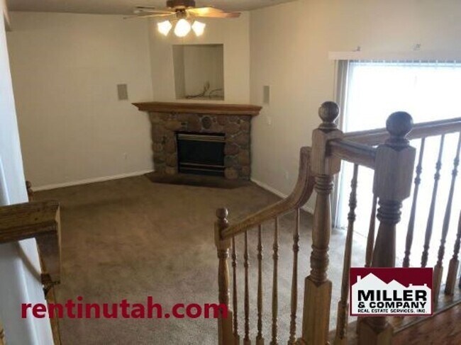 Foto del edificio - Former Model home in Layton For Rent!